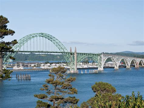10 Beautiful Beach Towns on the Oregon Coast.